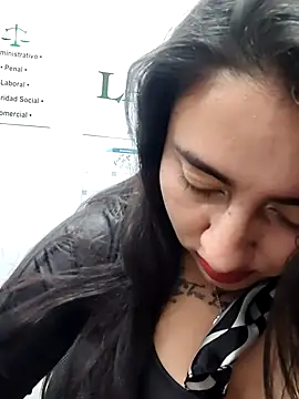 _Sarah-Office1's Live XXX Chat