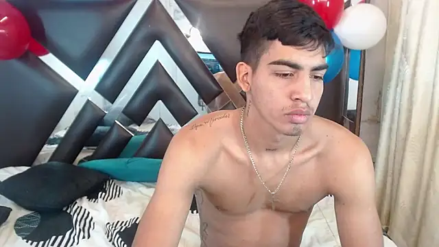 Chat +18 de Milo_and_Mily ao vivo