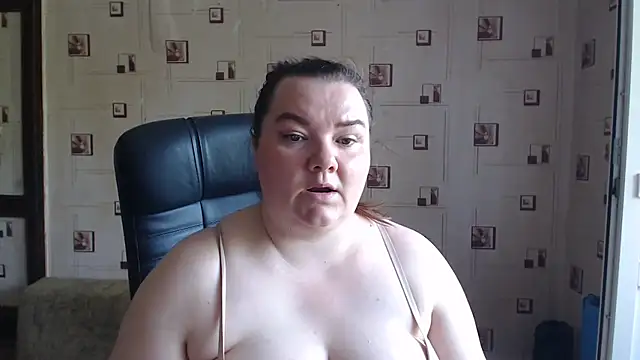TasyaBigTTs' Live XXX Chat