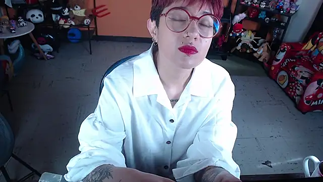 MissMiia2's Live XXX Chat