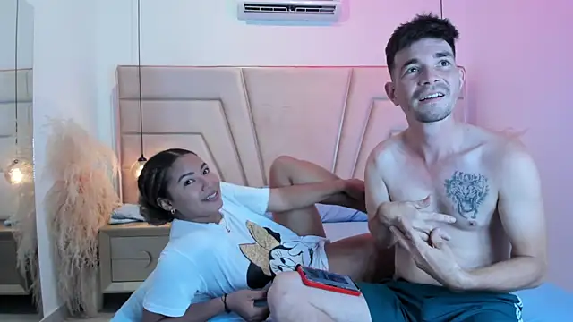 Chatroom XXX en direct de Luna_and_Axell