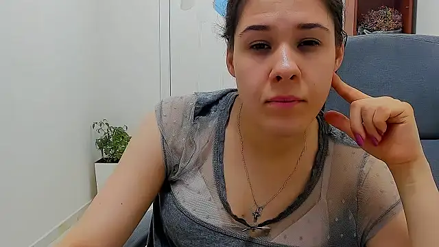 Joannia Adlı Modelin Canlı XXX Sohbeti