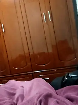 Juliano69xv: διαδικτυακό σόου στην κάμερα