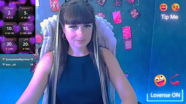 Chatroom XXX en direct de Violla_My