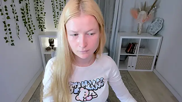 Laly_Peach Adlı Modelin Canlı XXX Sohbeti