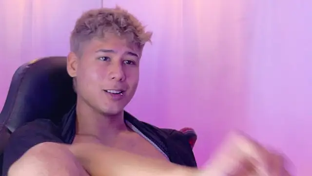 Rayden_Boy élő XXX-chatje