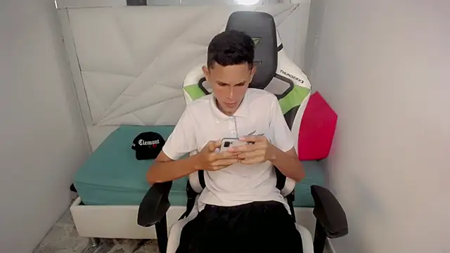 Chat +18 de sombra_18 ao vivo