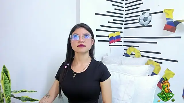 LindaCatalina_ Chat XXX live