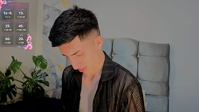 Un_Sluttyy Adlı Modelin Canlı XXX Sohbeti
