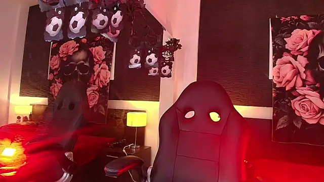 EvaaFoxxy1 Adlı Modelin Canlı XXX Sohbeti
