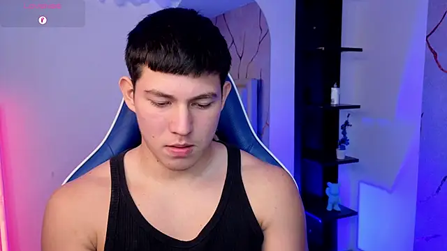 XXX chat uživo modela JamesCr_