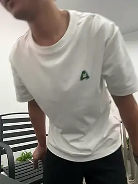 qqq-002's Live XXX Chat