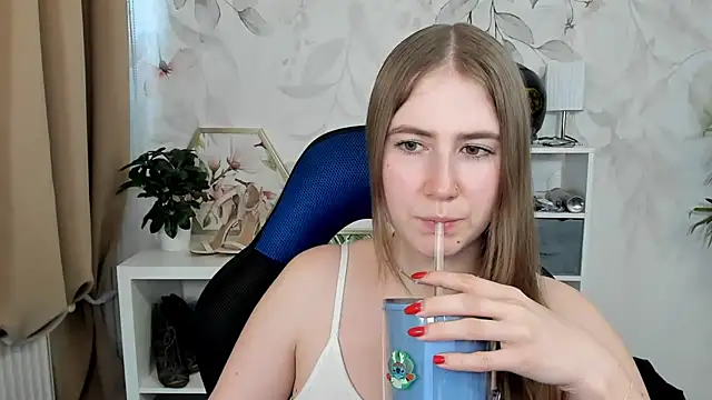 candy_Megan Adlı Modelin Canlı XXX Sohbeti
