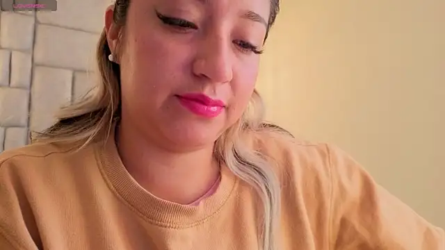 Dahiana_Dmour_'s Live XXX Chat