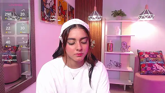 _Lucy_Grey_ Adlı Modelin Canlı XXX Sohbeti