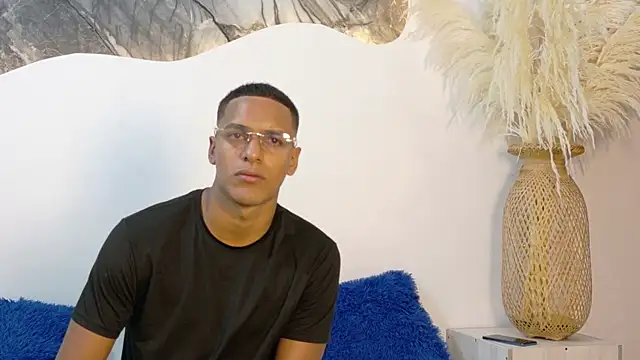 lucas837481 Live XXX-Chat