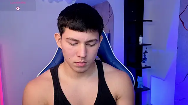 JamesCr_'s Live XXX Chat