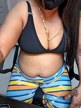 Chat XXX en directo de Queen_ilakiya
