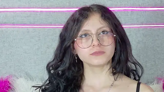 Naomimolie লাইভ XXX চ্যাট