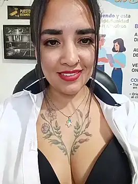 MAYE__13 Adlı Modelin Canlı XXX Sohbeti