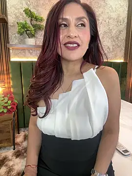 MonicaMoret Show in webcam