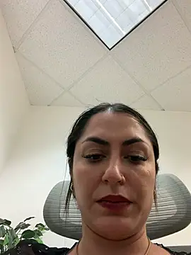 YourQueen18's Live XXX Chat