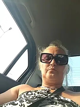 Divineblond XXX чат на живо