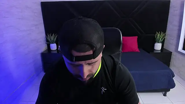 jhon_bear03 Adlı Modelin Canlı XXX Sohbeti