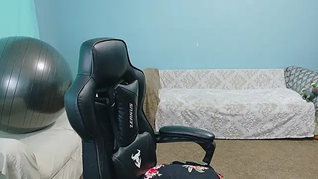 XXX chat uživo modela TreeJeanne