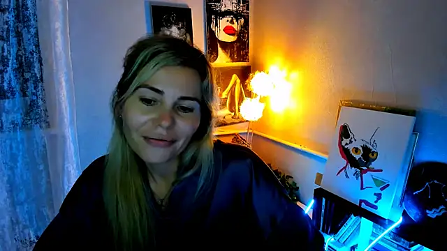 LoraBoyar's Live XXX Chat