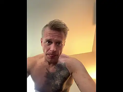 DILFiGuess1: онлайн-секс-чат