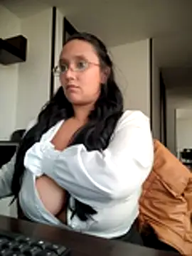 Esmeralda333 Chat XXX in diretta