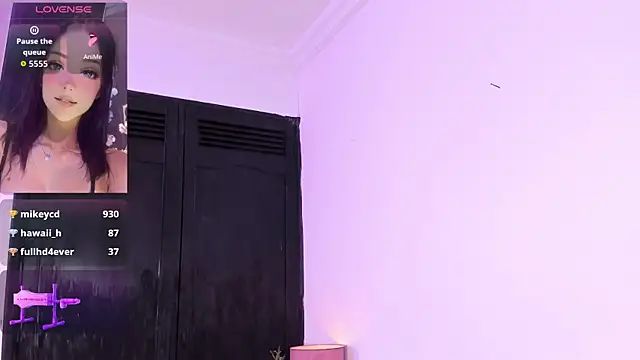 Chatroom XXX en direct de valentinna_montess