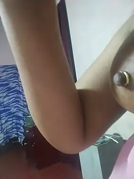 XXX chat uživo modela tharu_sweet
