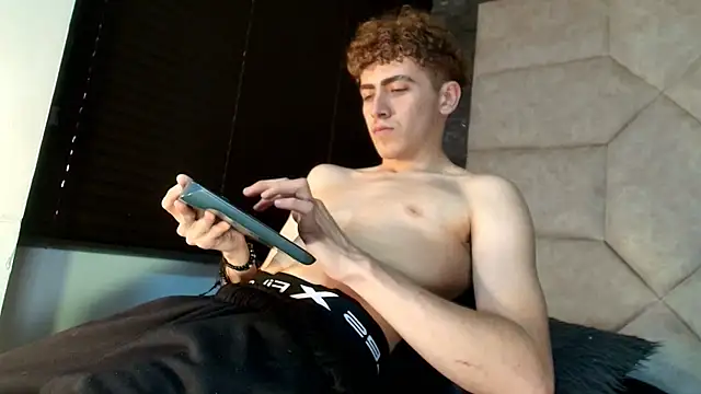 Онлайн чат XXX Tyler_Mcrey