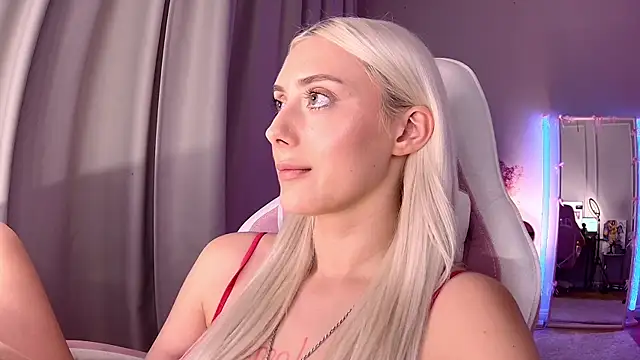 Chatroom XXX en direct de LoryWood