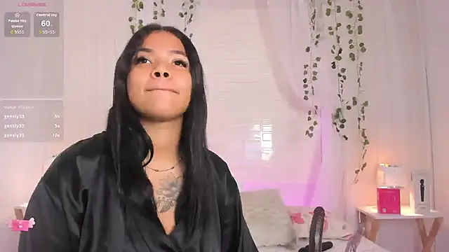 Chat +18 de SophiaaStone ao vivo