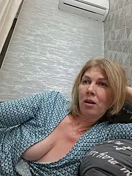 stellahere8 XXX чат на живо