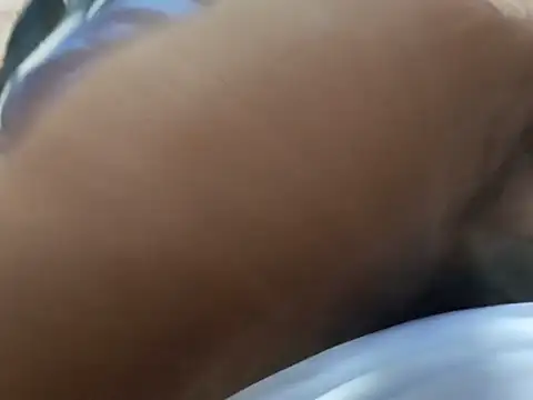 UncutlovingGuy Pertunjukan Webcam