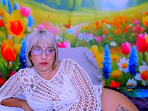 indianroxy's Live XXX Chat