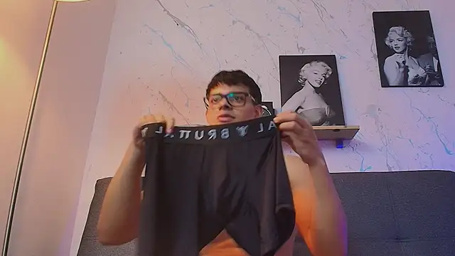 mike_sanz – Naživo XXX chat