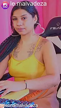 leonasafira XXX чат на живо