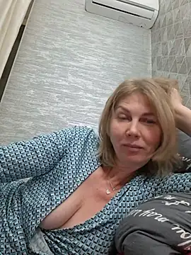 stellahere8 Adlı Modelin Canlı XXX Sohbeti