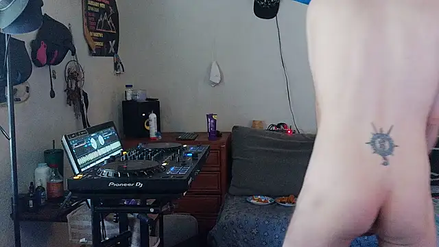 pyrowuffn Live XXX chat