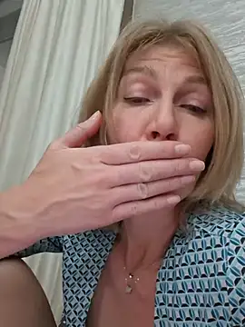 צ'אט XXX בשידור חי של stellahere8