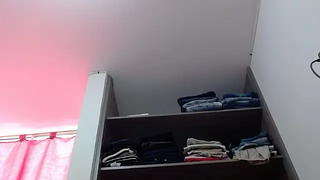 צ'אט XXX בשידור חי של nicolle_milf1978