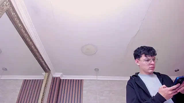 Chat +18 de AngeloBocellii ao vivo