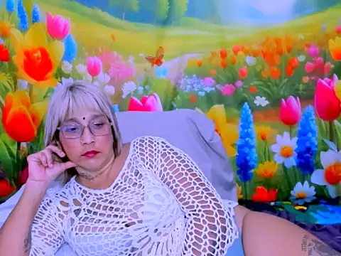 Chat +18 de indianroxy ao vivo