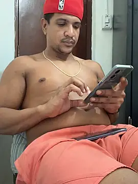 bigdick211292 在線直播表演