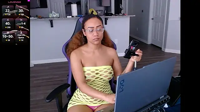 ReeseZen élő XXX-chatje
